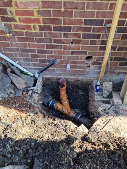 Drainage channel with clean grate finish